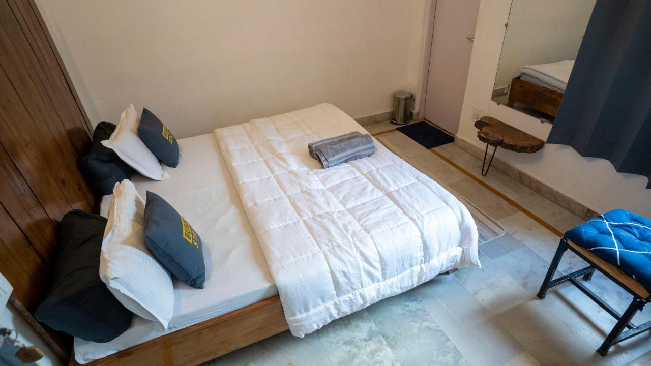 Bunkstay Coworking Hostel & Glamping Rishīkesh Exterior foto