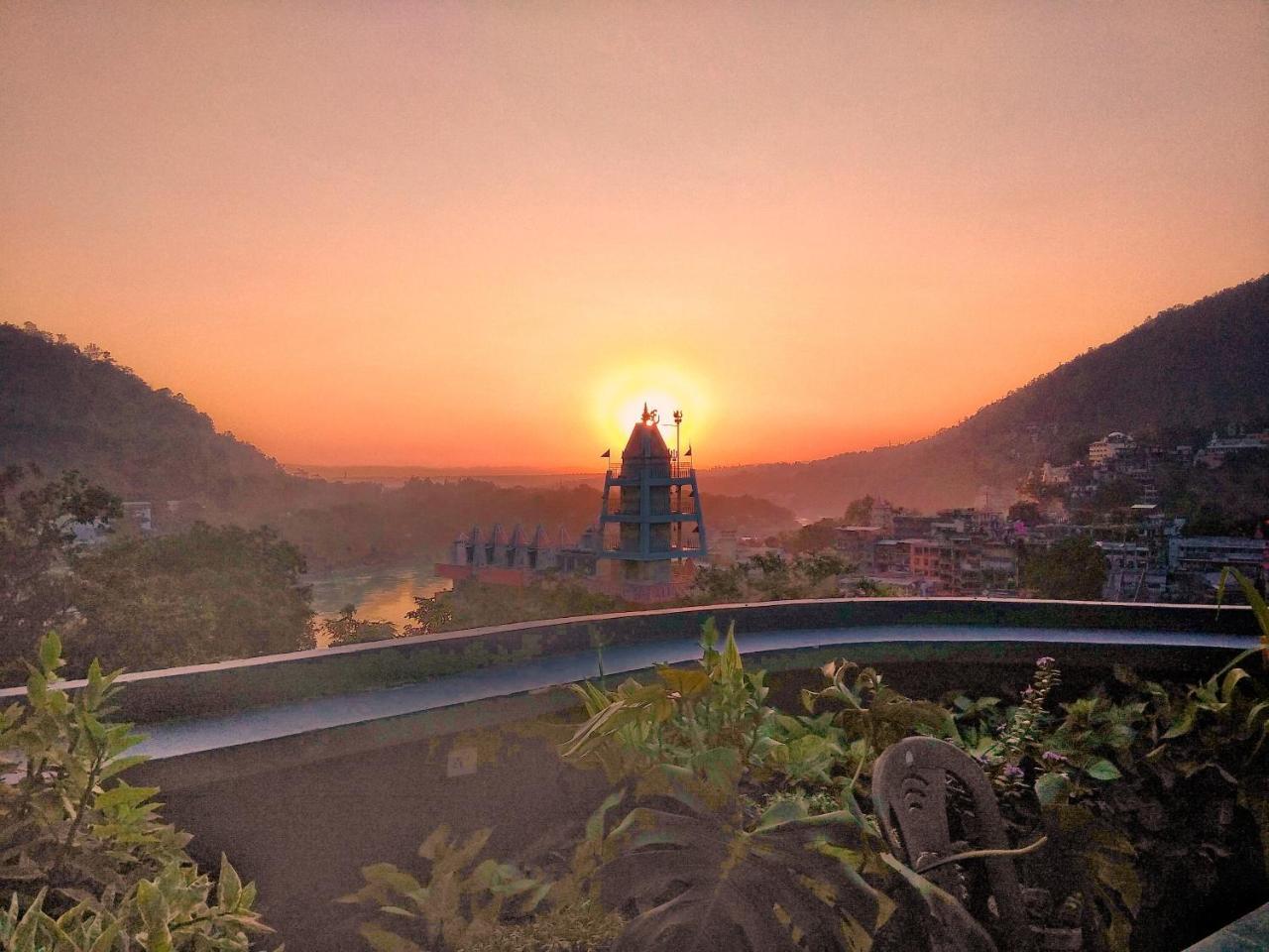 Bunkstay Coworking Hostel & Glamping Rishīkesh Exterior foto